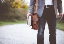 Co robi nauczyciel 1 3? Co robi nauczyciel 1 3?